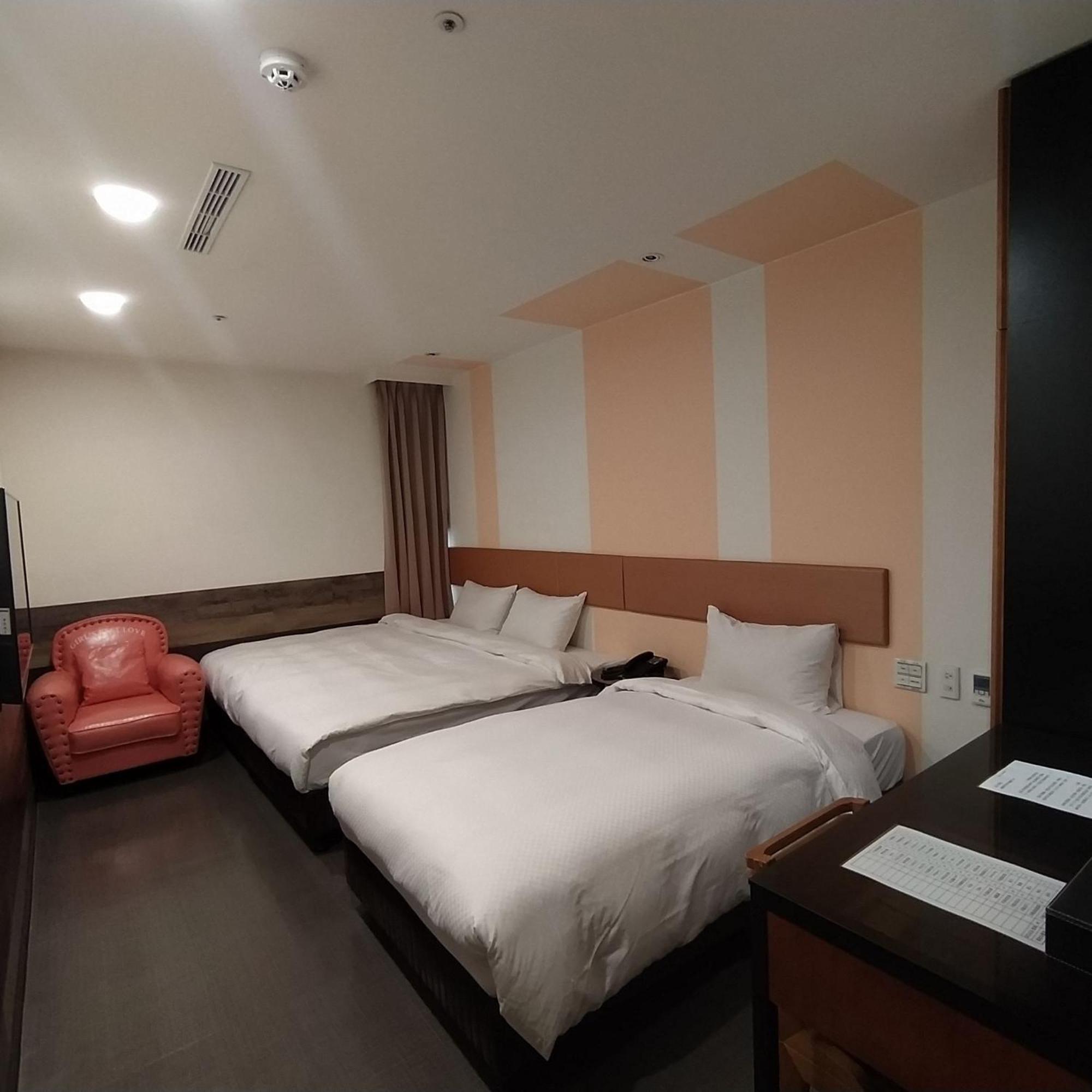 Hotel J Taoyuan Pingzhen Экстерьер фото
